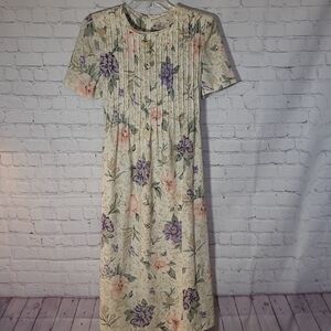 Vintage 80's size 8 Floral Print Short Sleeve Maxi Dress Back Tie Shoulder Pad